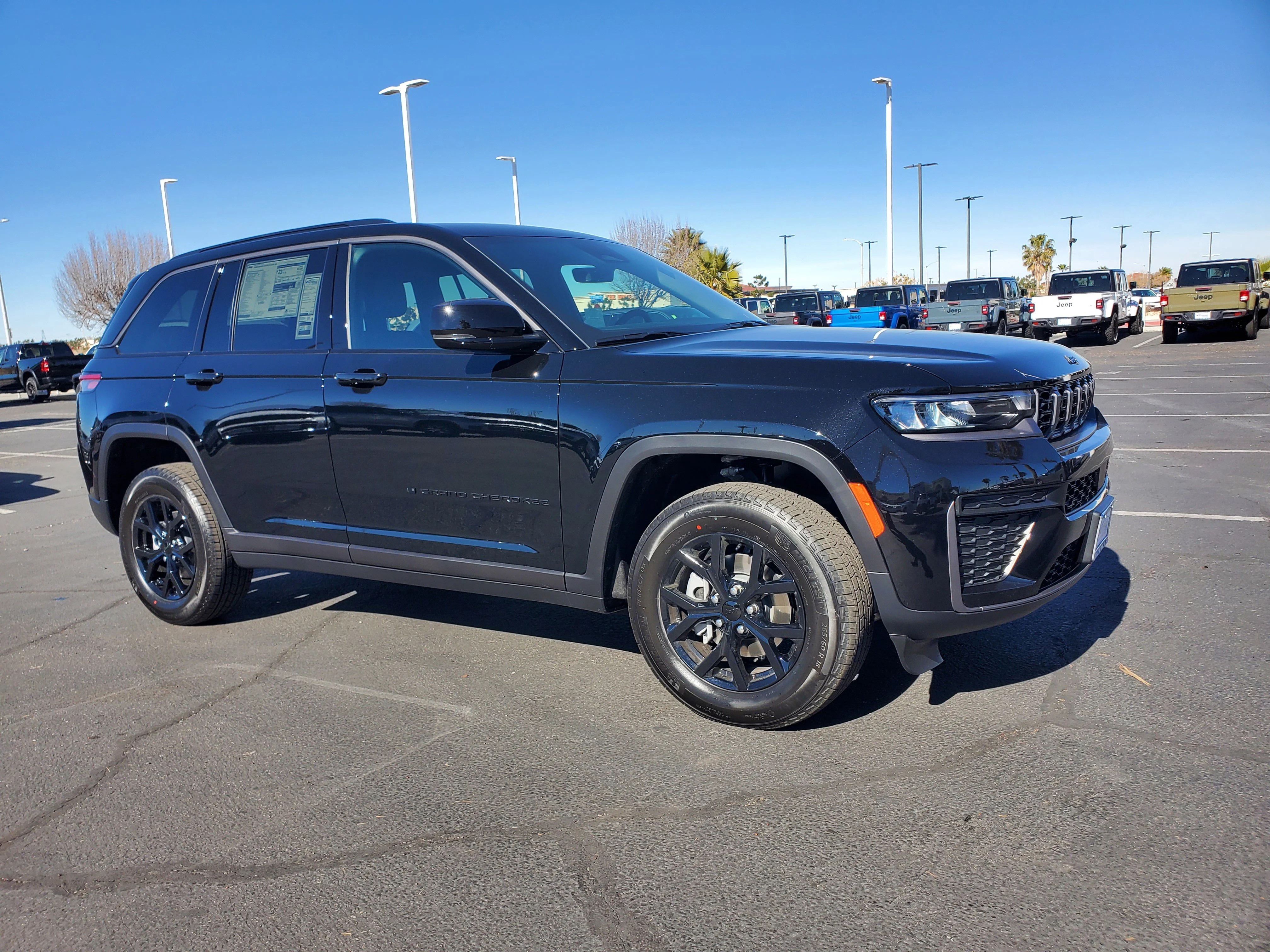 New 2026 Diamond Black Crystal Pearl-Coat Exterior Paint Jeep Altitude image 7