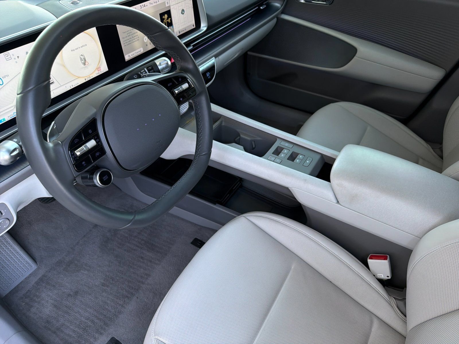 Used 2024 White Hyundai SEL image 9