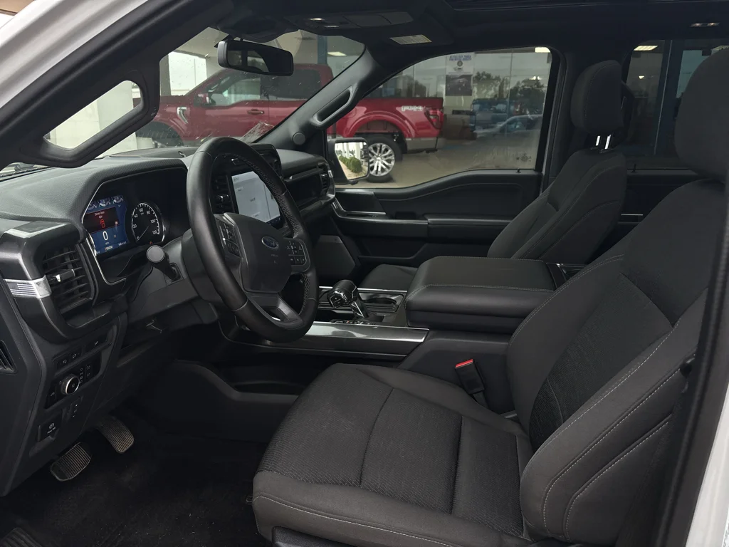 Used 2023 Avalanche Ford XLT image 3