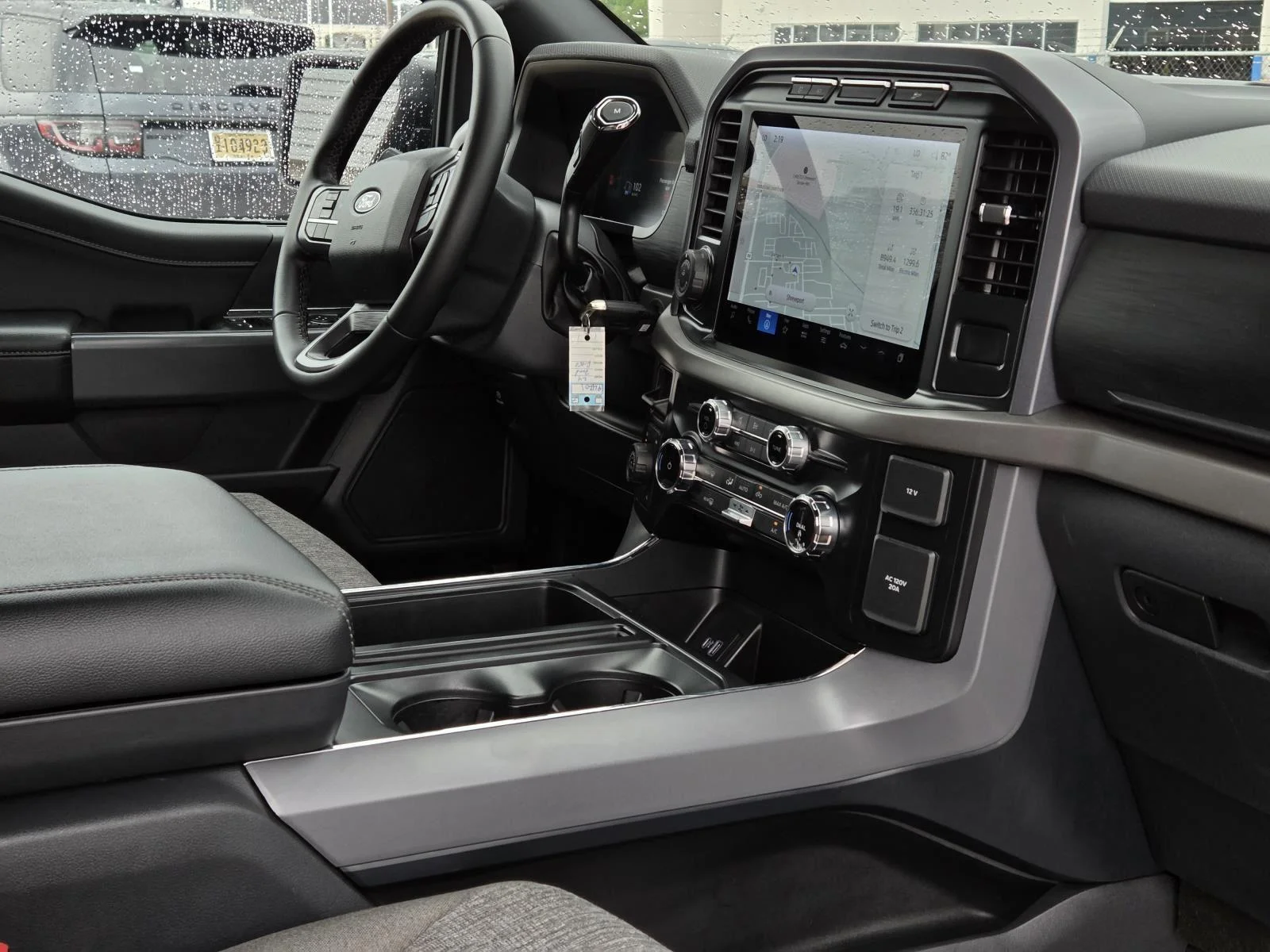 Used 2024 Oxford White Ford XLT image 40