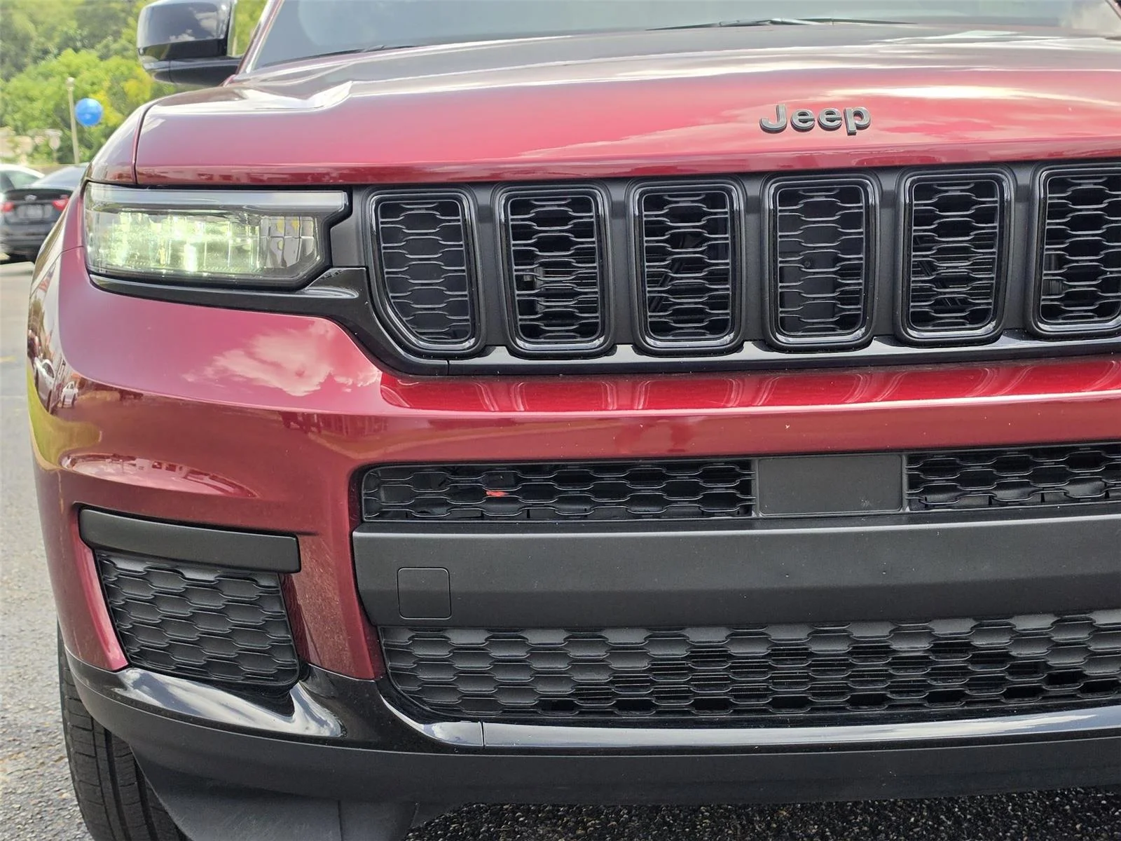 Used 2025 Velvet Red Pearlcoat Jeep Altitude X image 9