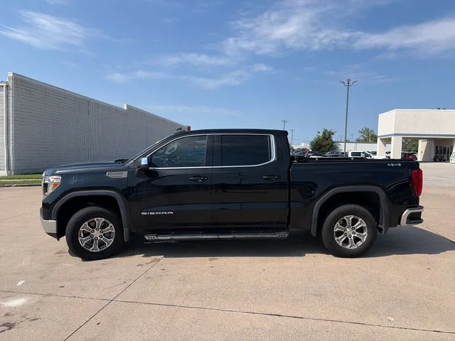 Used 2020 Black GMC SLE image 2