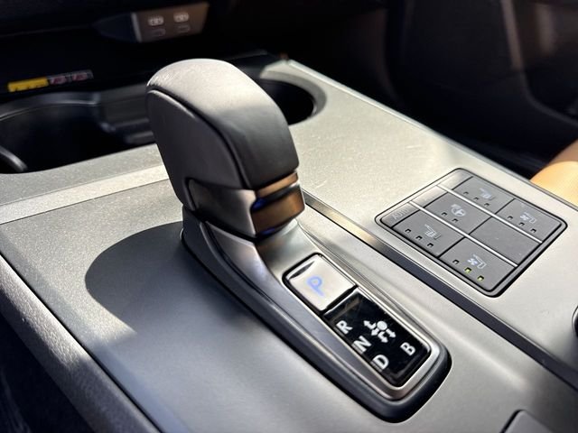 Certified Used 2025  Lexus 300h Premium image 20