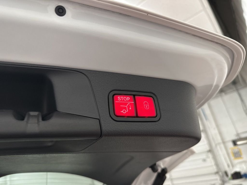 New 2026 Polar White Mercedes-Benz AMG® GLB 35 4MATIC® SUV image 27