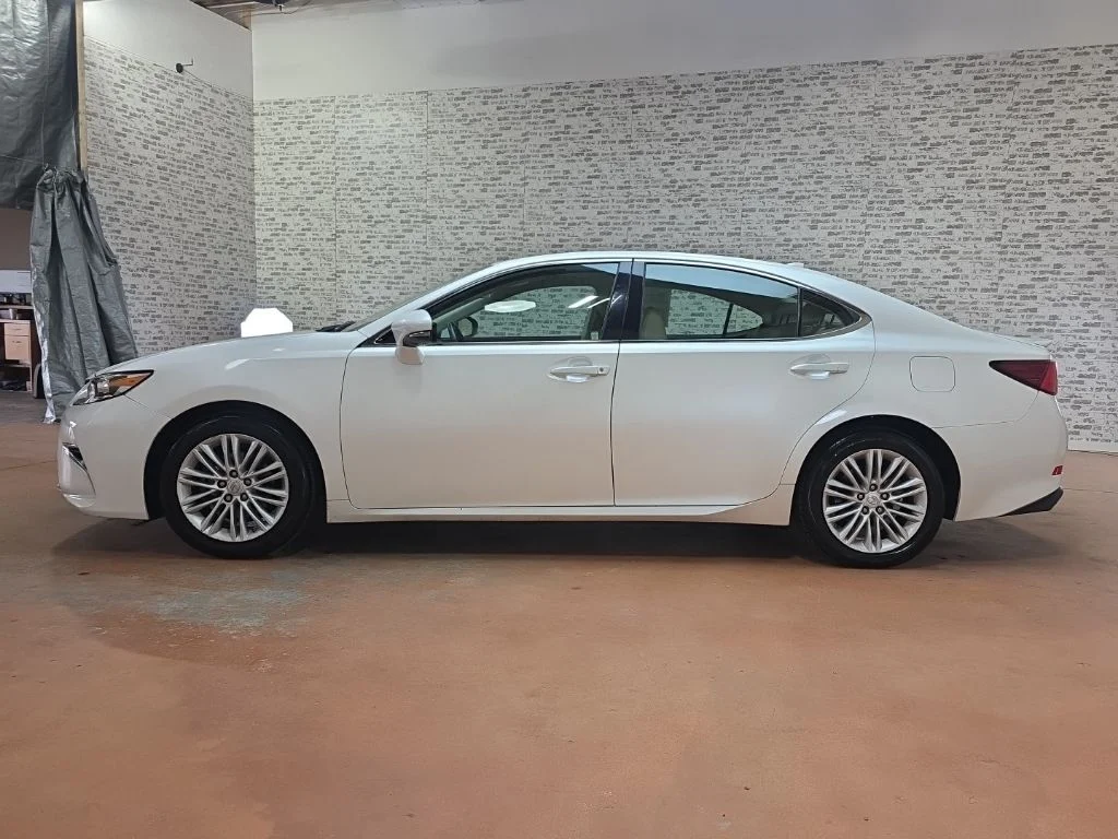Used 2018 White Lexus 350 image 4