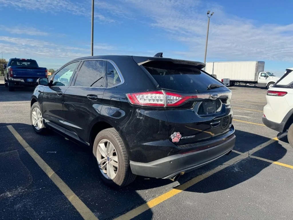 Used 2018 Shadow Black Ford SEL image 7