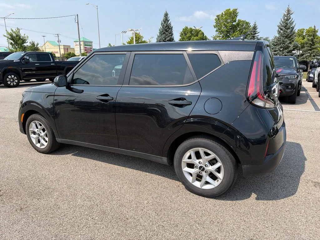 Used 2023 Black Kia LX image 5