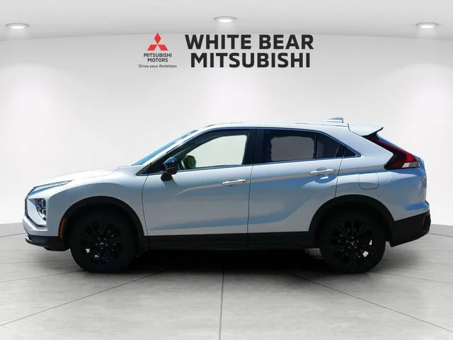 Used 2023 White Diamond Mitsubishi LE image 3