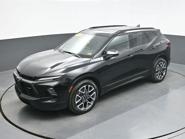 Used 2025 Black Chevrolet RS image 13