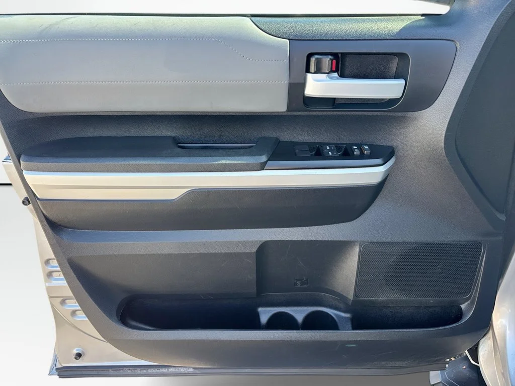 Used 2015 Silver Sky Metallic Toyota Limited image 25