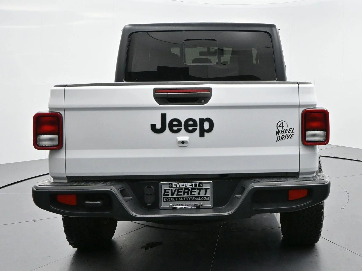Used 2022 White Jeep Willys image 6