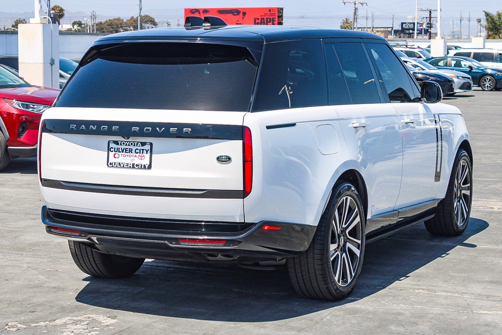 Used 2023 Ostuni Pearl White Land Rover SE image 8