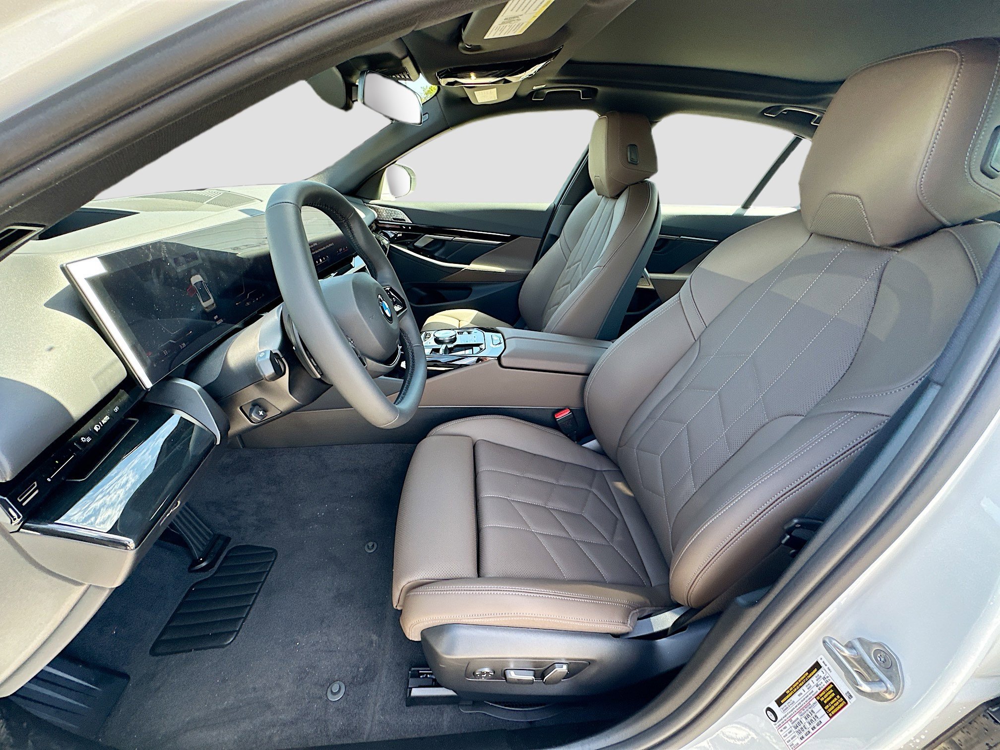 New 2026 Mineral White Metallic BMW 530i image 15