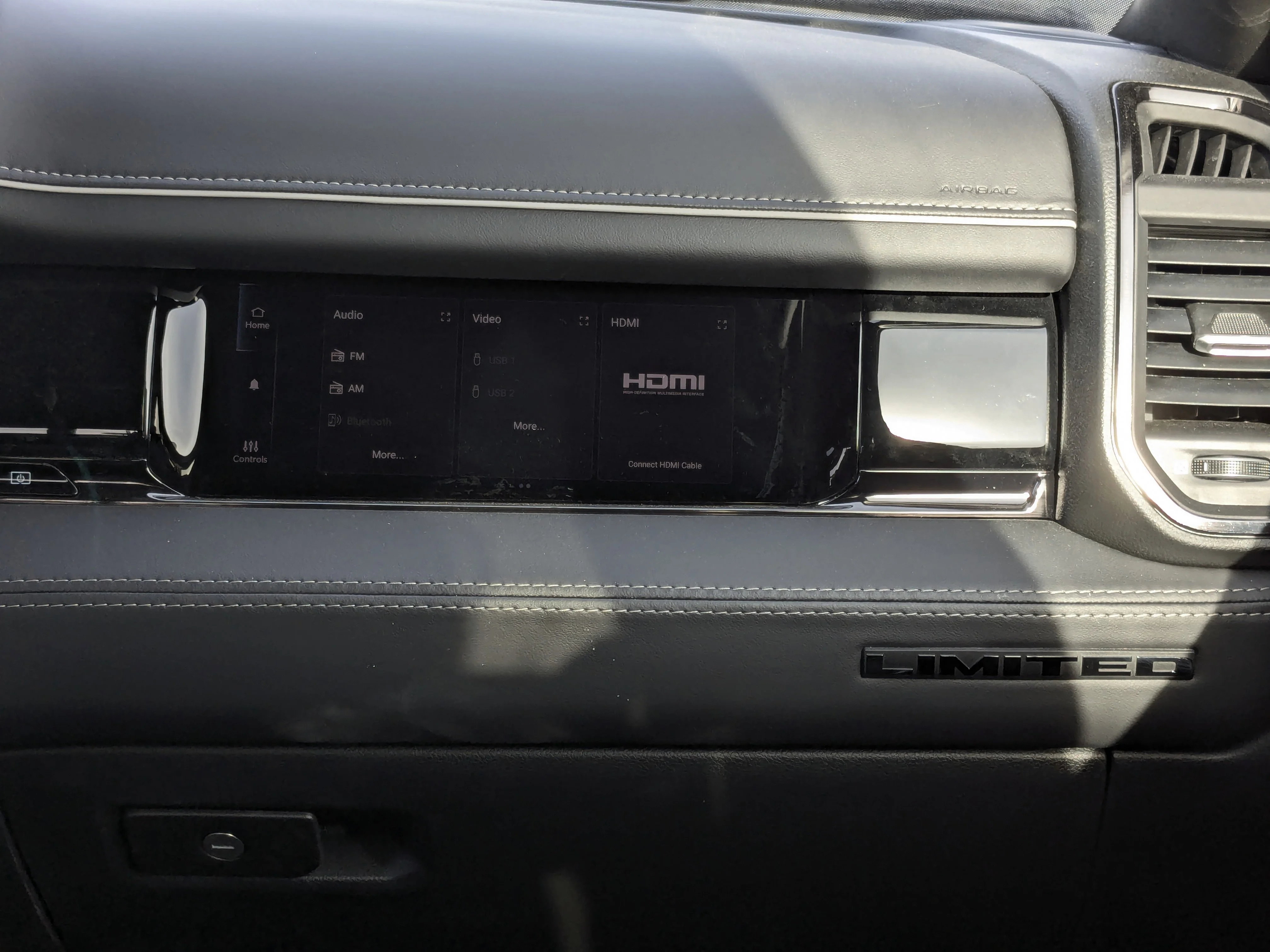 New 2026 White RAM Limited - CUMMINS DIESEL  NIGHT ED.  LEVEL 1 & TOW GRP  DIGITAL REARVIEW MIRROR  SUNROOF image 23