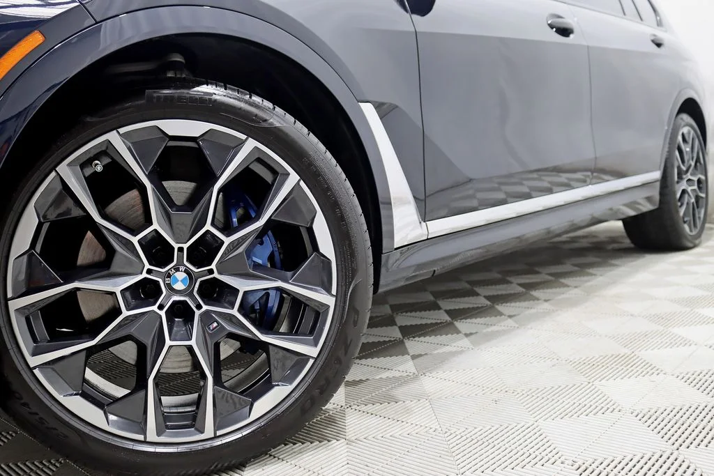 2023 BMW X7 M60i