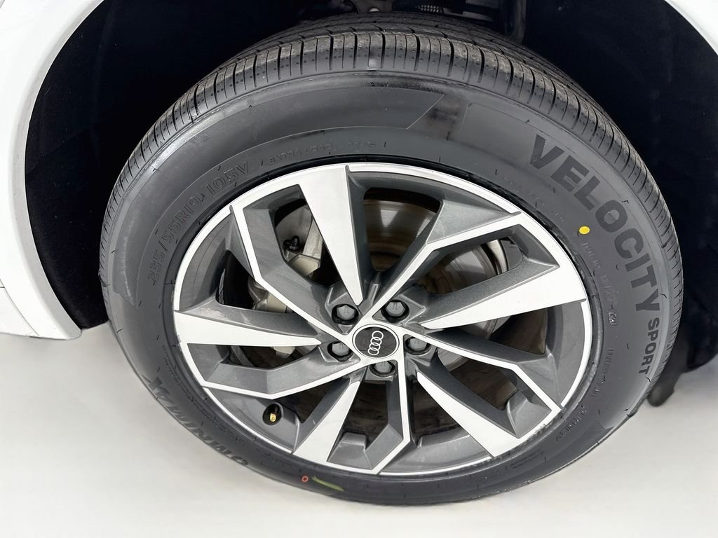 Used 2022 Glacier White Audi 45 S line Premium image 31