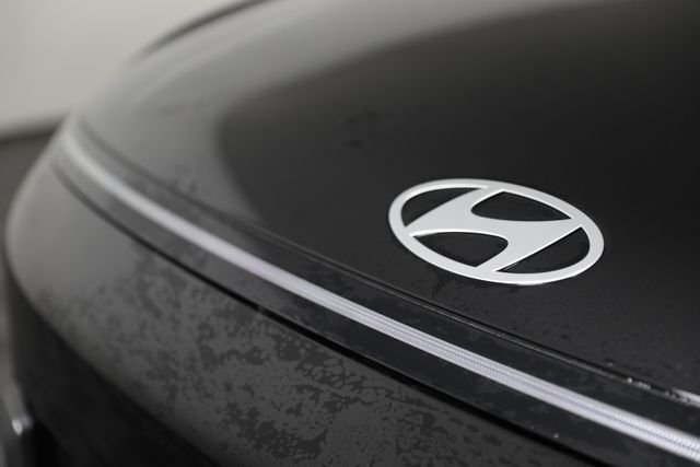New 2026 Black Hyundai SEL Premium AWD image 28