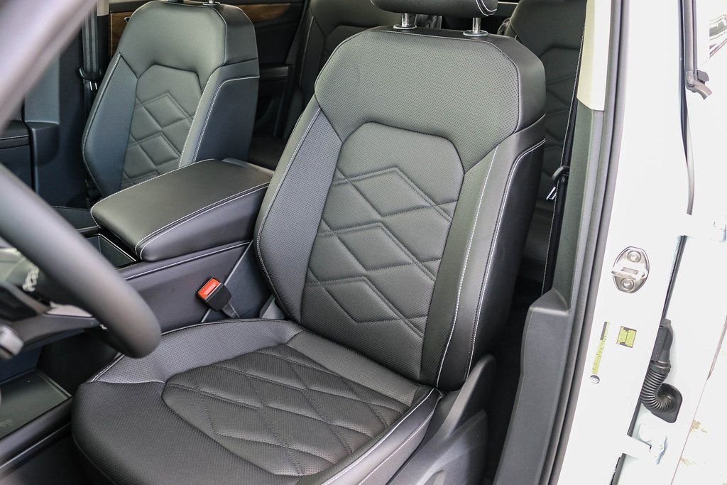 New 2026 White Volkswagen 2.0T SE w/Technology image 24