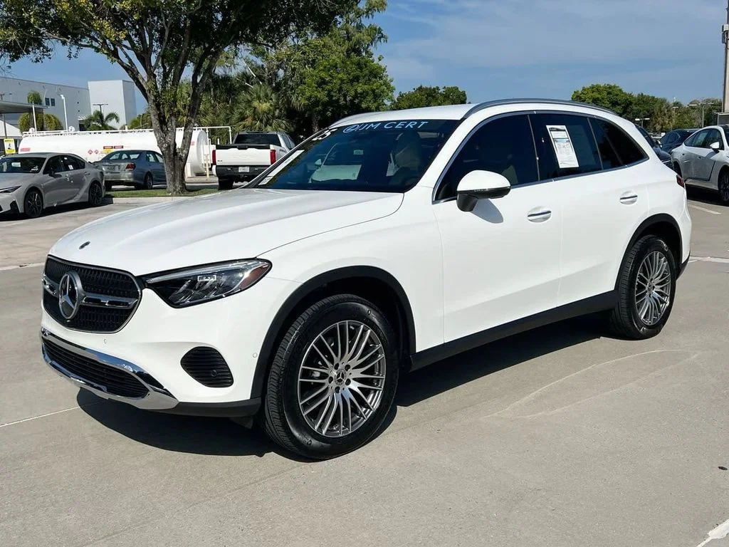 Used 2025 Polar White Mercedes-Benz GLC 300 image 3