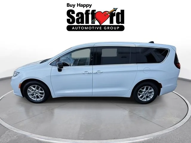 Used 2024 White Chrysler Touring L image 4