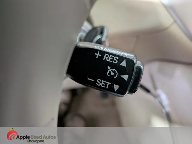 Used 2006 Gold Toyota Limited image 30