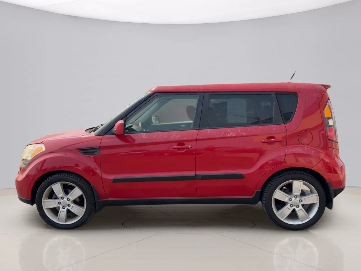 Used 2011 Red Kia ! WAGON image 2