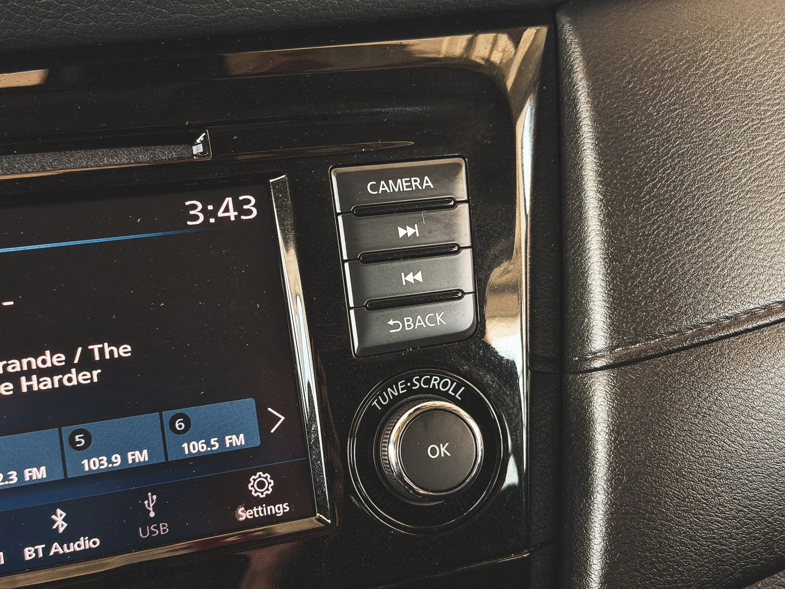 Used 2020 Magnetic Black Pearl Nissan SV image 27