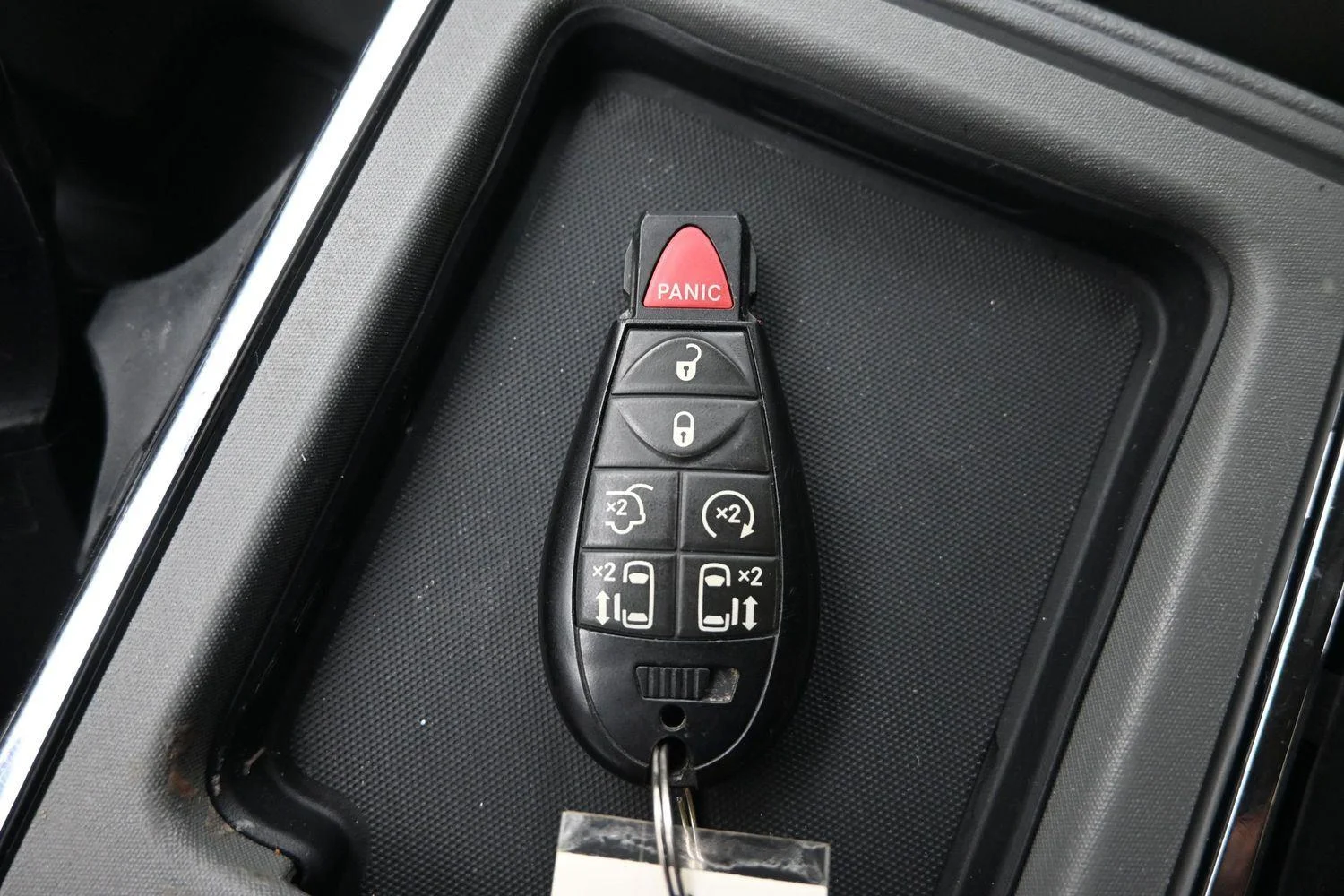 Used 2009 Bright Silver Metallic Chrysler Touring image 19