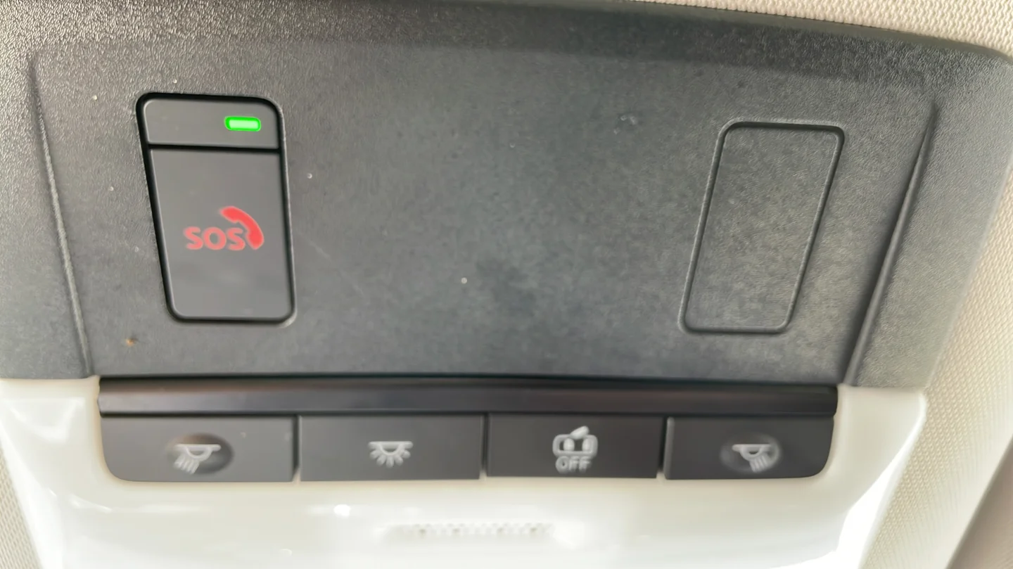 Used 2022 White Nissan SL image 29