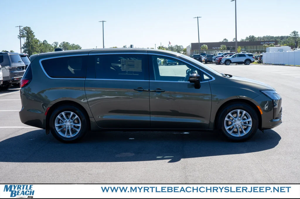 New 2027 Olive Green Pearl-Coat Paint Chrysler Select image 7