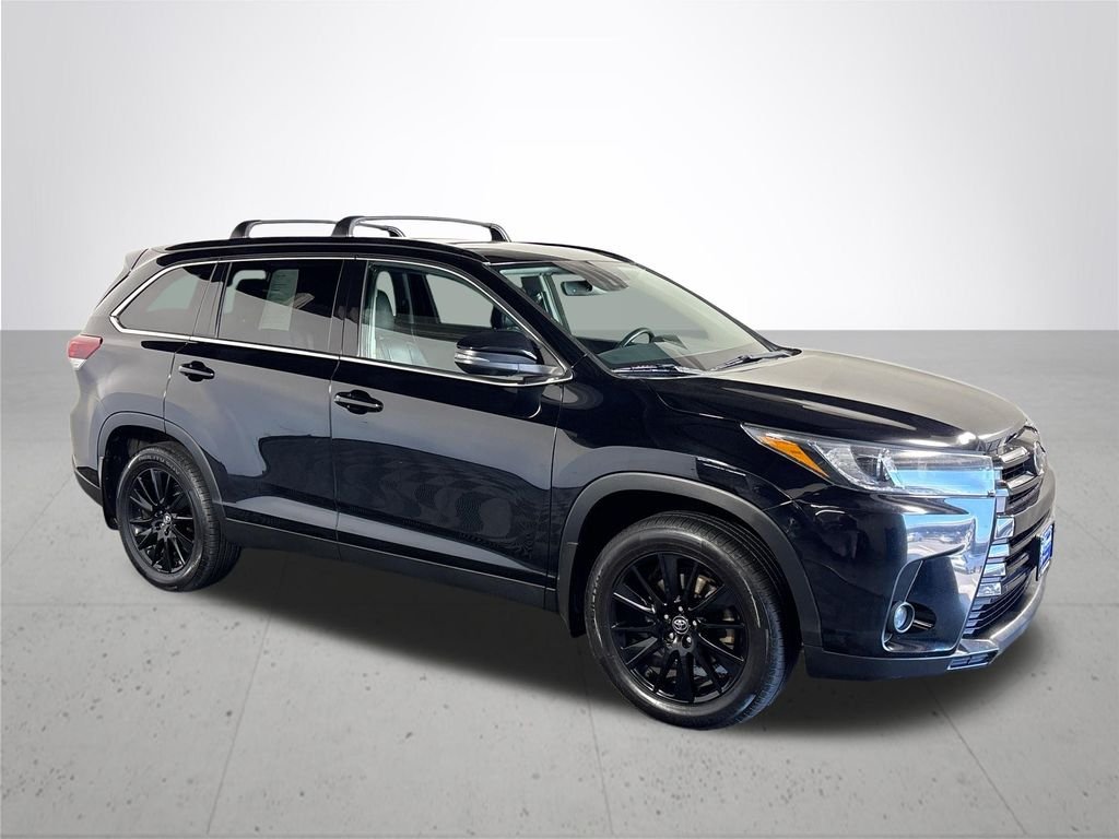 Used 2019 Midnight Black Metallic Toyota SE image 4