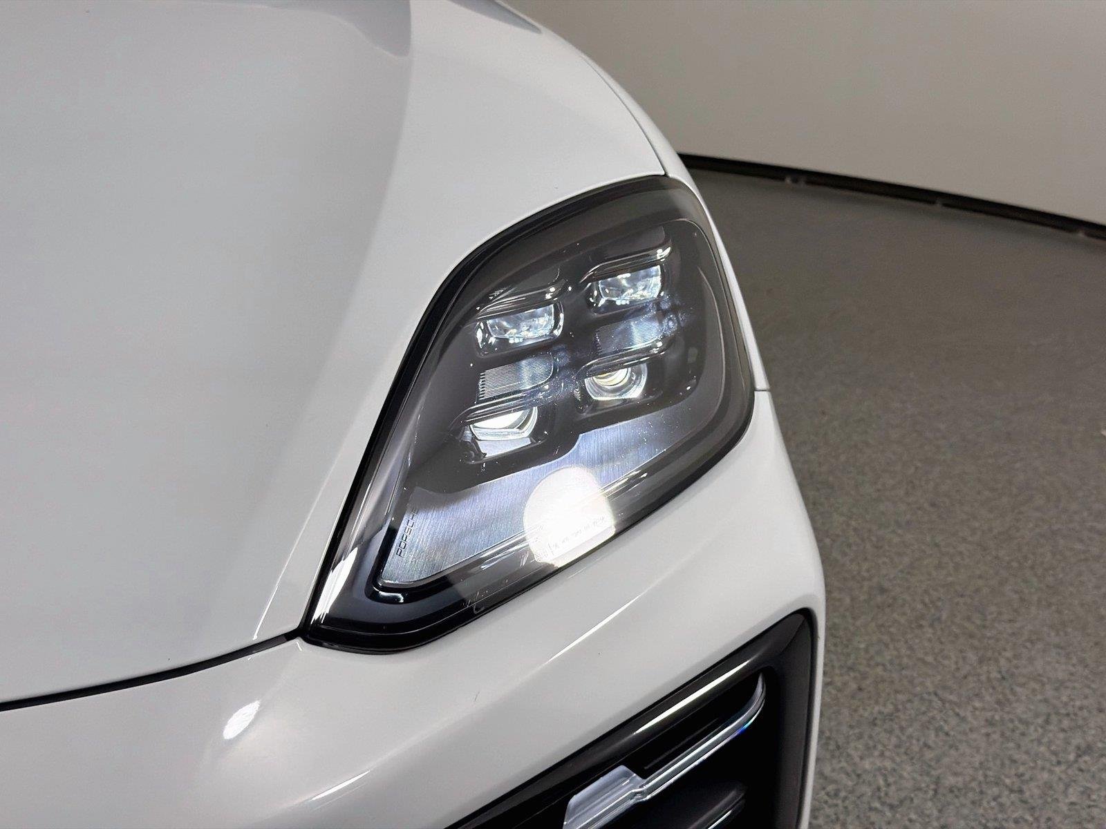 Certified Used 2026 Carrara White Metallic Porsche  image 15