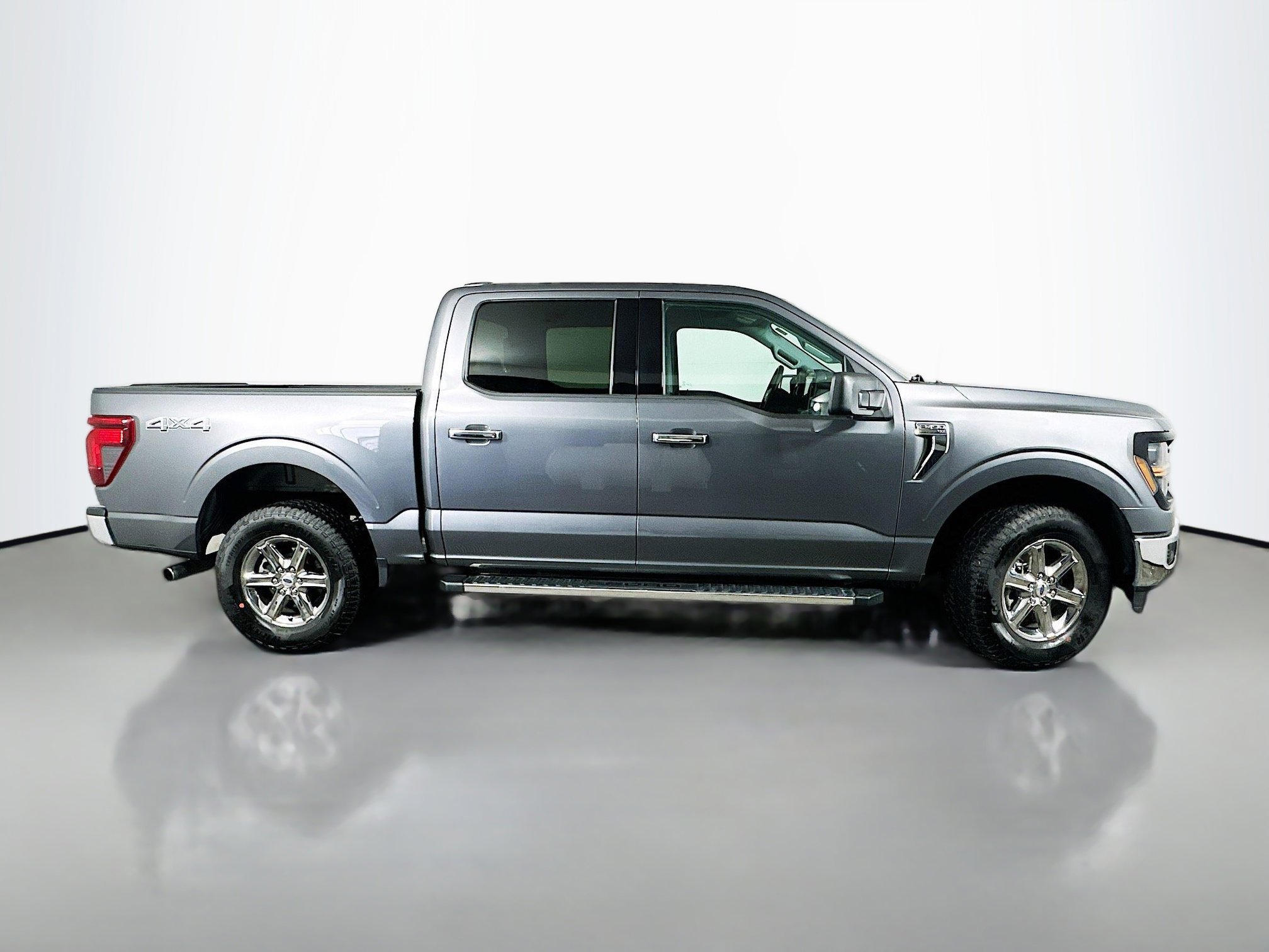 Used 2025 Gray Metallic Ford XLT image 8
