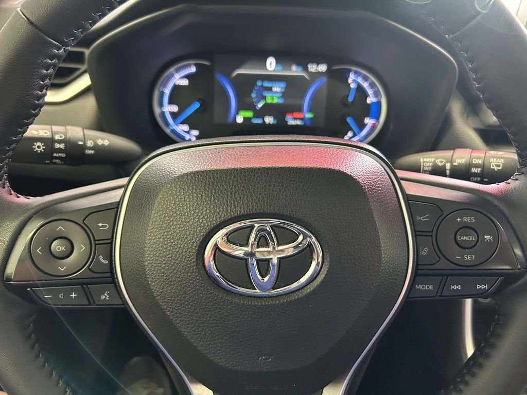 Certified Used 2025 Silver Toyota XLE Premium image 29