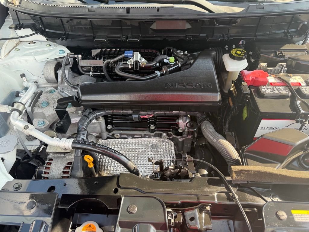 Used 2018 White Nissan S image 7