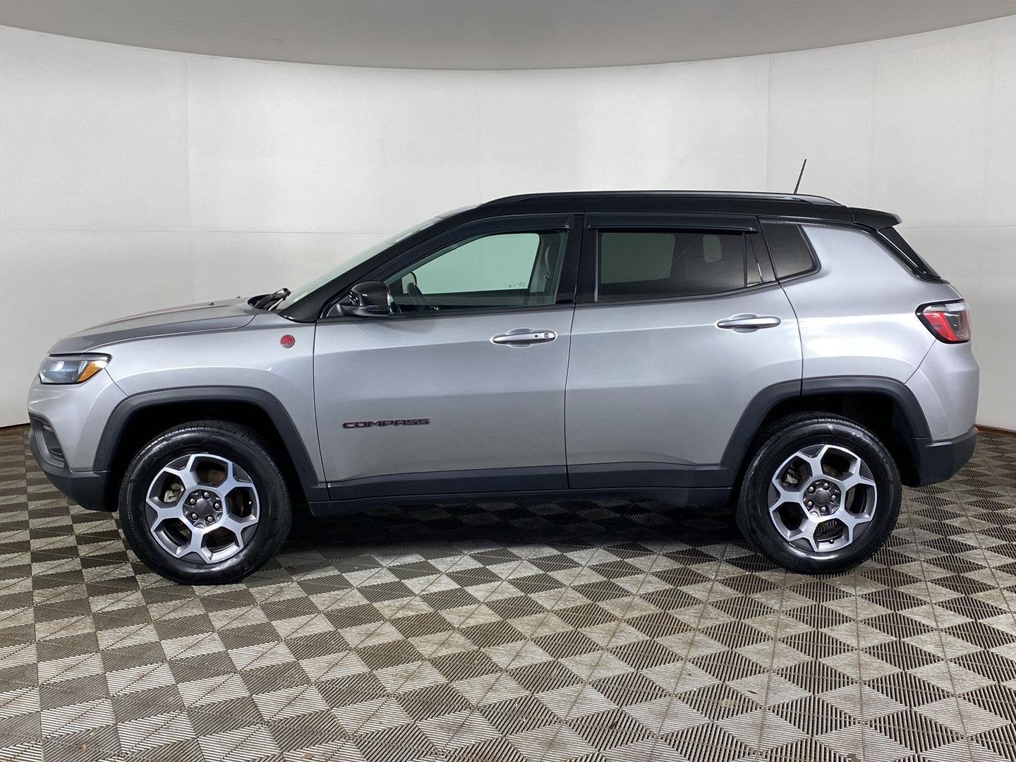 Used 2022 Billet Silver Metallic Clearcoat Jeep Trailhawk image 26