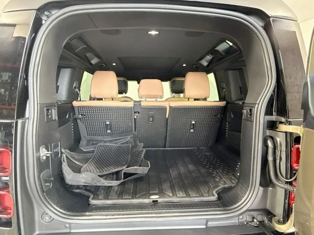 Certified Used 2025 Gray Land Rover X-Dynamic SE image 28