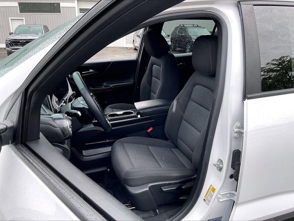 Used 2025 White Chevrolet LT image 10