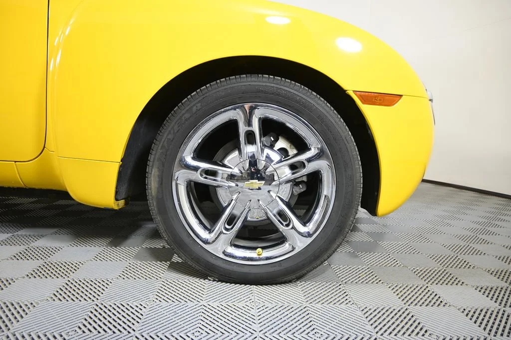 2005 Chevrolet SSR LS - Photo 12