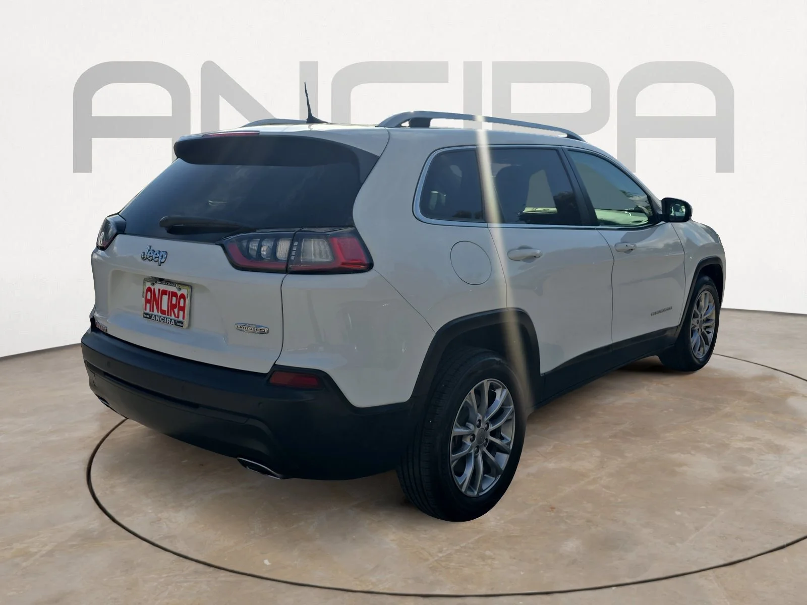 Used 2021 Bright White Clearcoat Jeep Latitude Lux image 10
