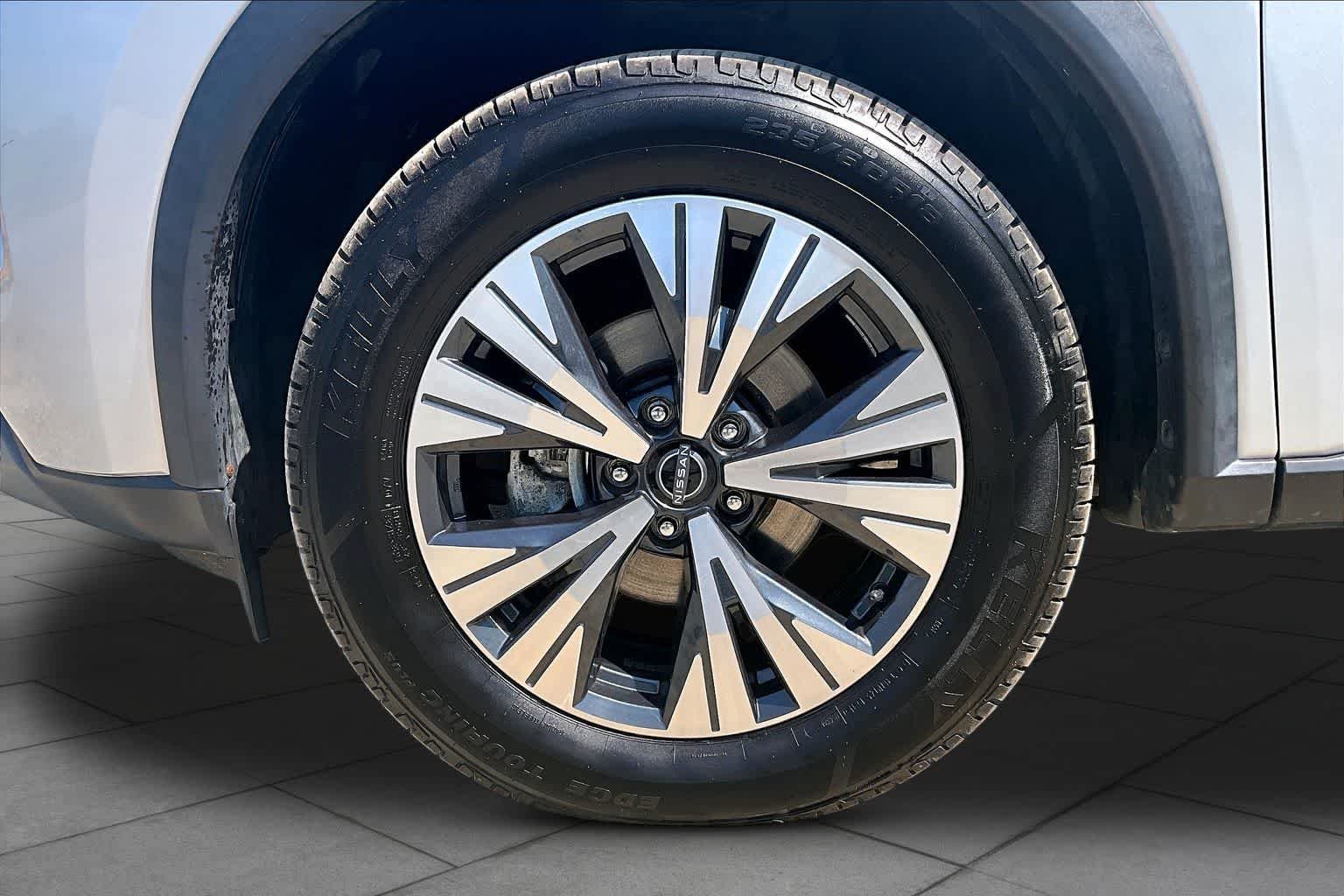 Used 2022 Brilliant Silver Metallic Nissan SV image 11