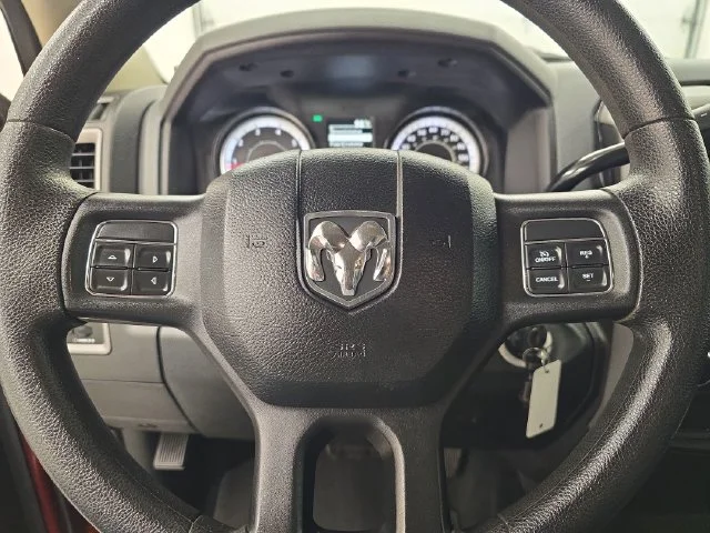 Used 2016 Delmonico Red Pearlcoat Ram Tradesman image 27