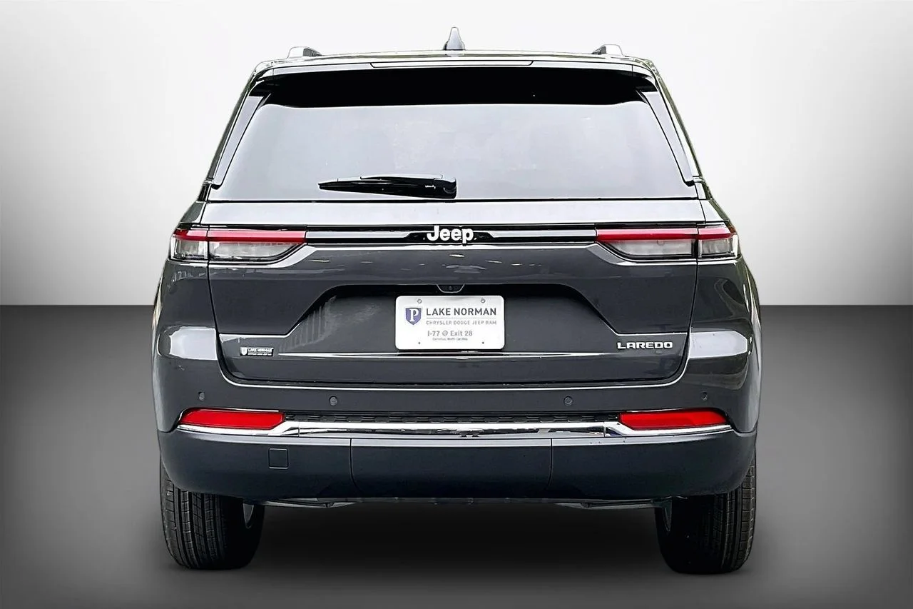 New 2026 Baltic Gray Metallic Clearcoat Jeep Laredo image 7