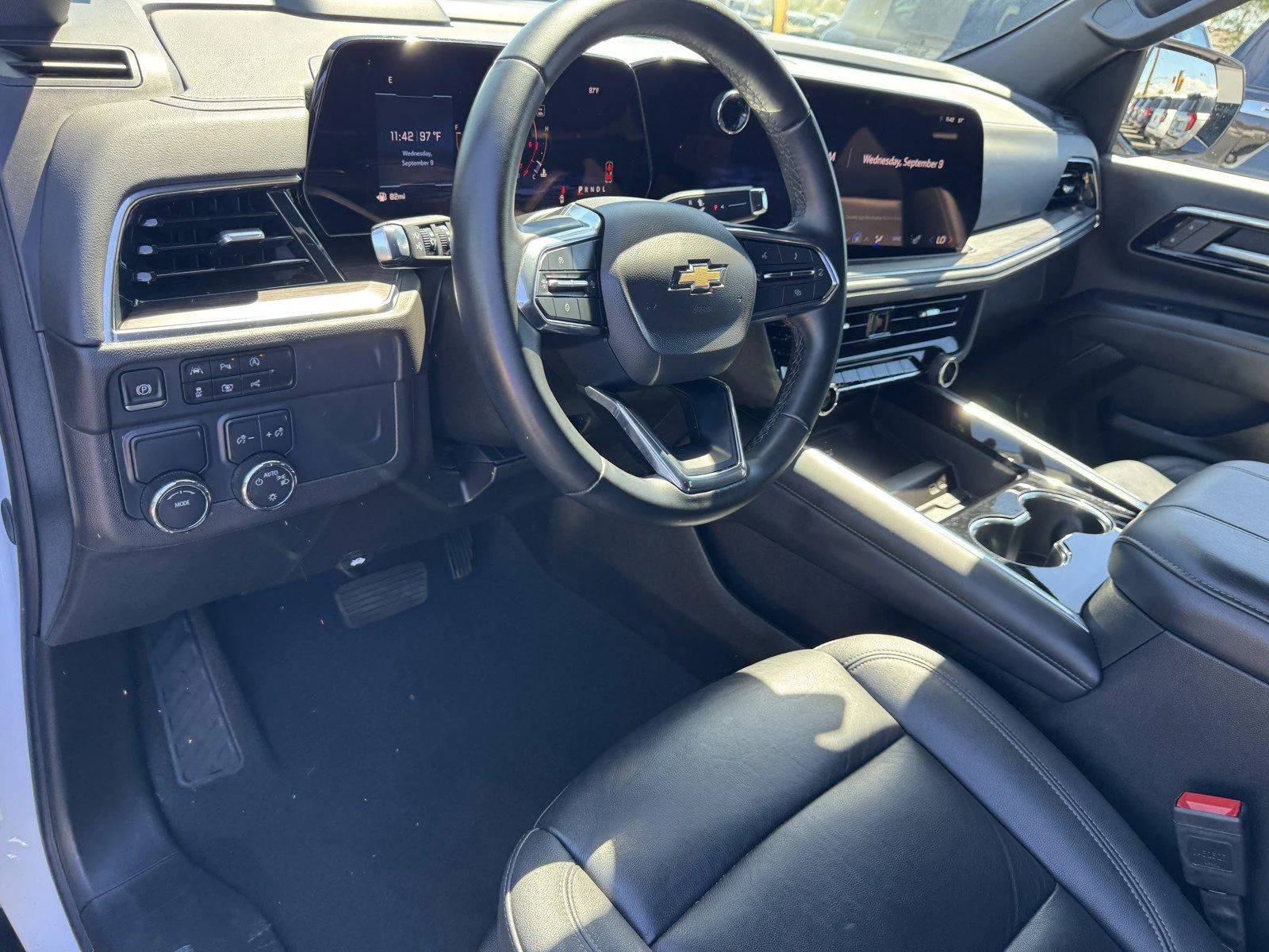 Used 2025 Summit White Chevrolet LT image 15