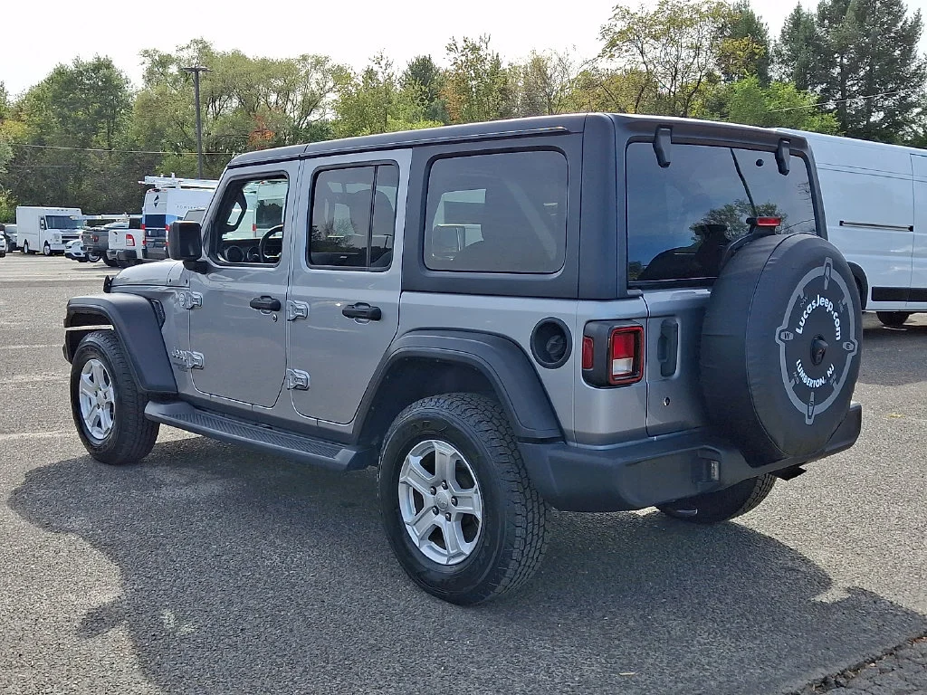 Used 2019 Silver Jeep Unlimited Sport S image 8