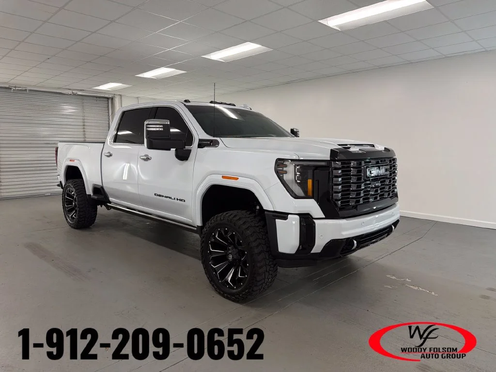 Used 2026 Glacier White Tricoat GMC Denali Ultimate image 1