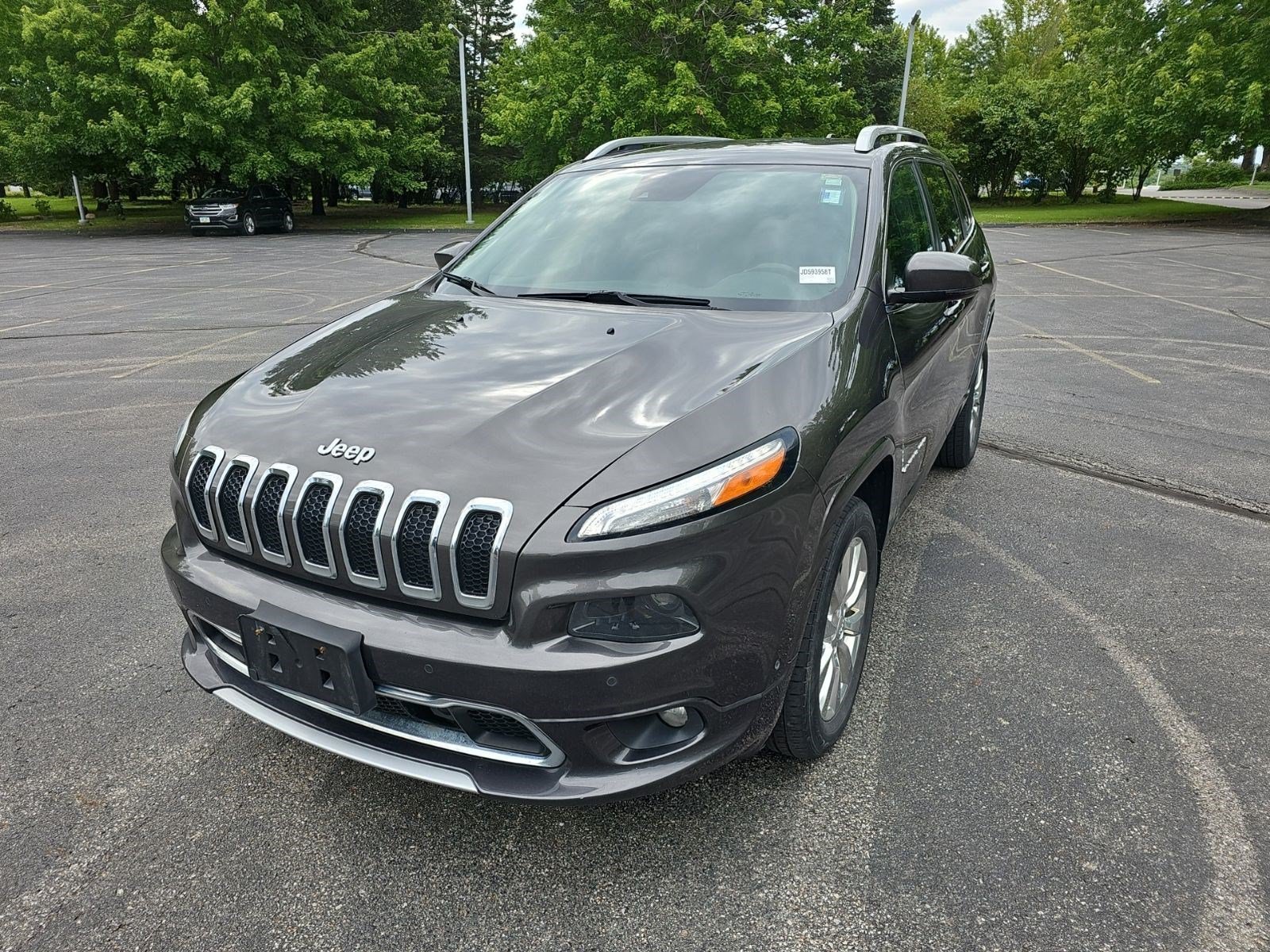 Used 2018 Granite Crystal Metallic Clearcoat Jeep Overland image 2