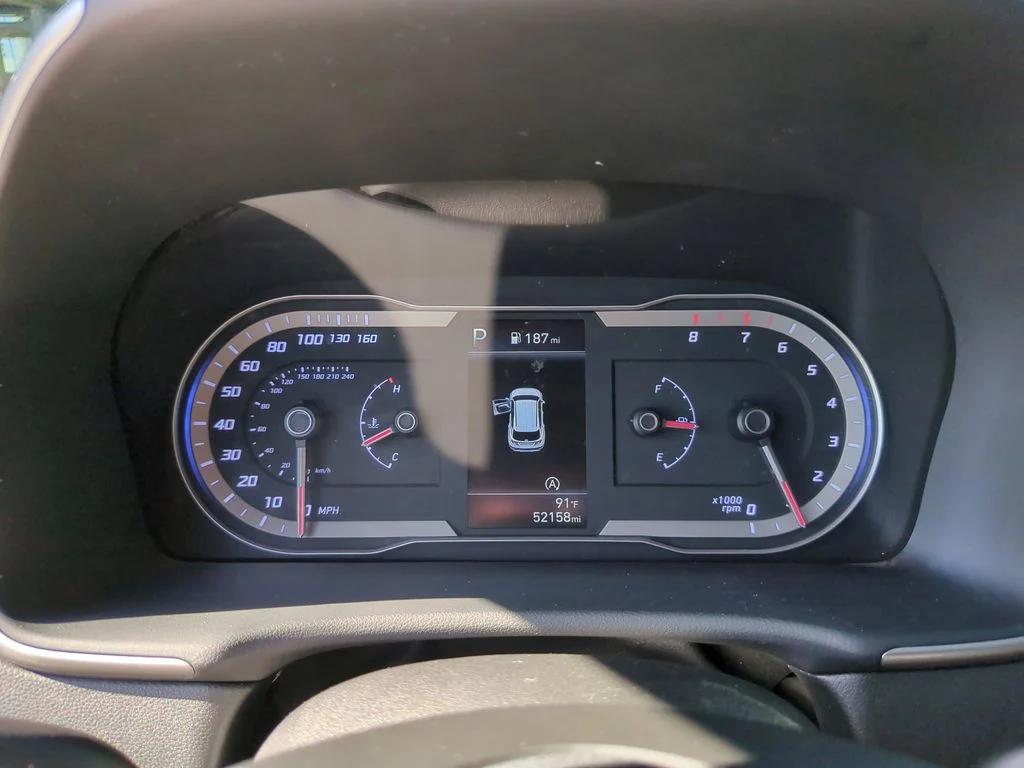 Used 2023 Silver Hyundai SE image 29