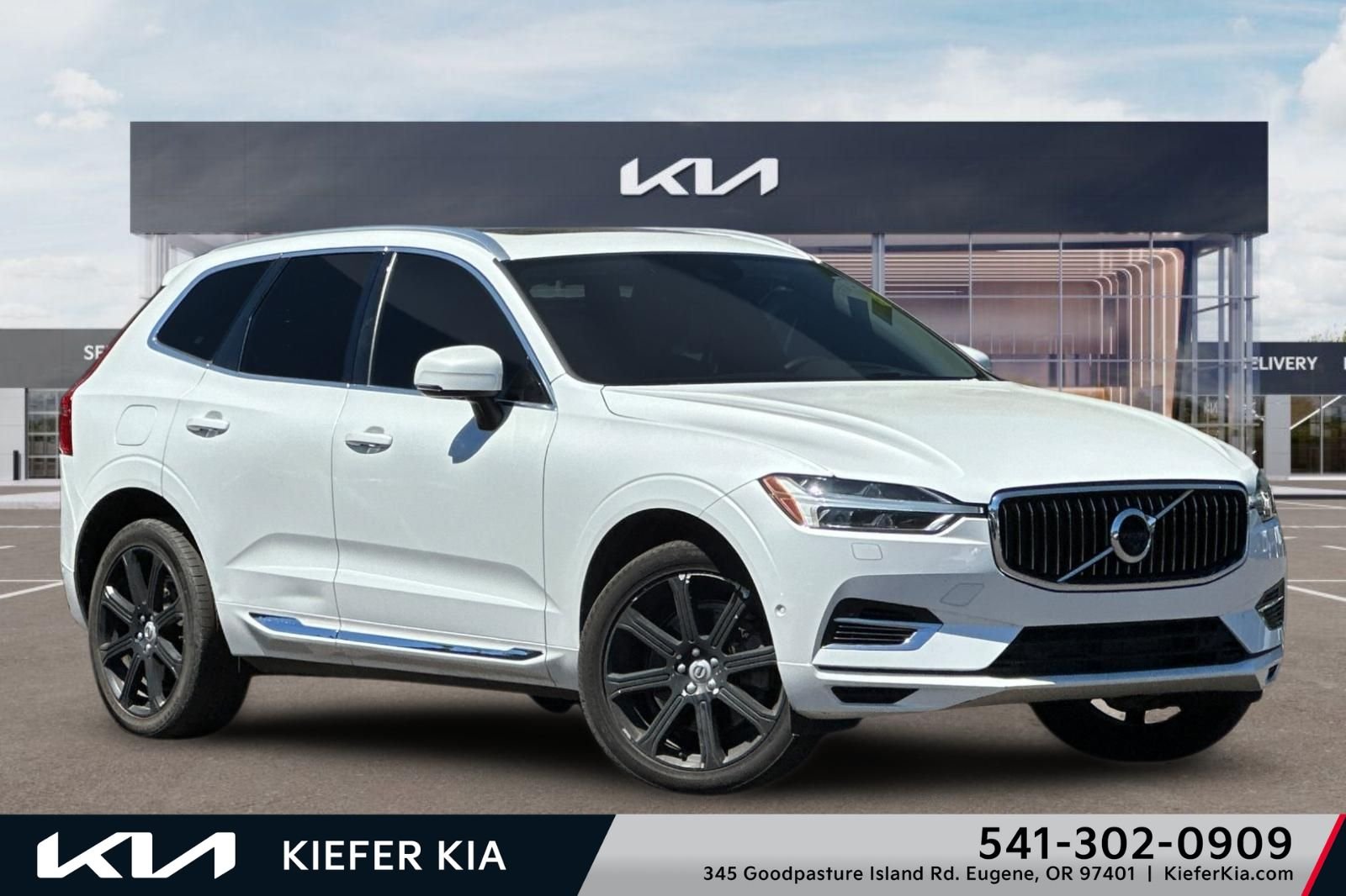 Used 2018 White Volvo T8 Inscription image 1