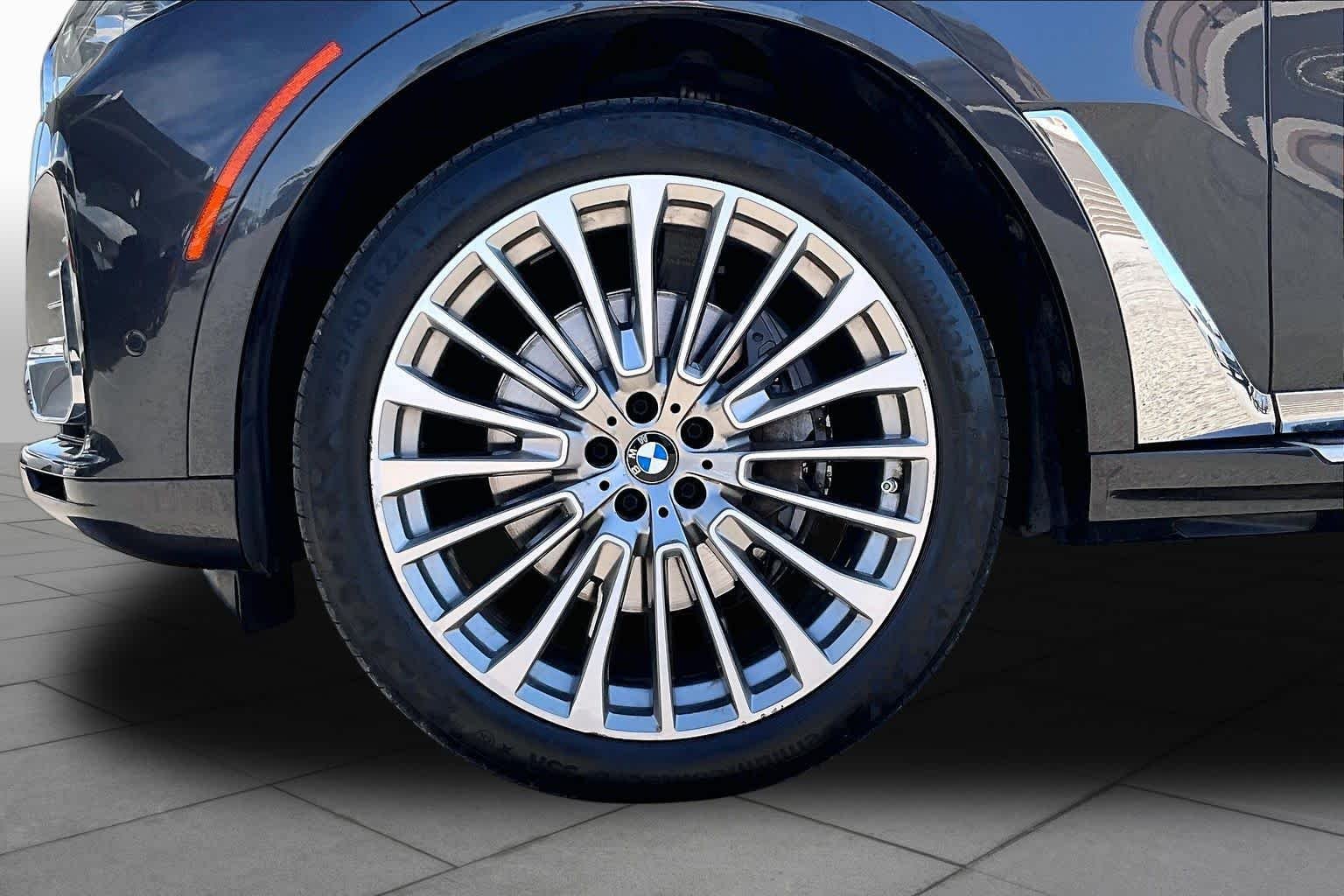 Used 2021 Dark Graphite Metallic BMW xDrive40i image 10